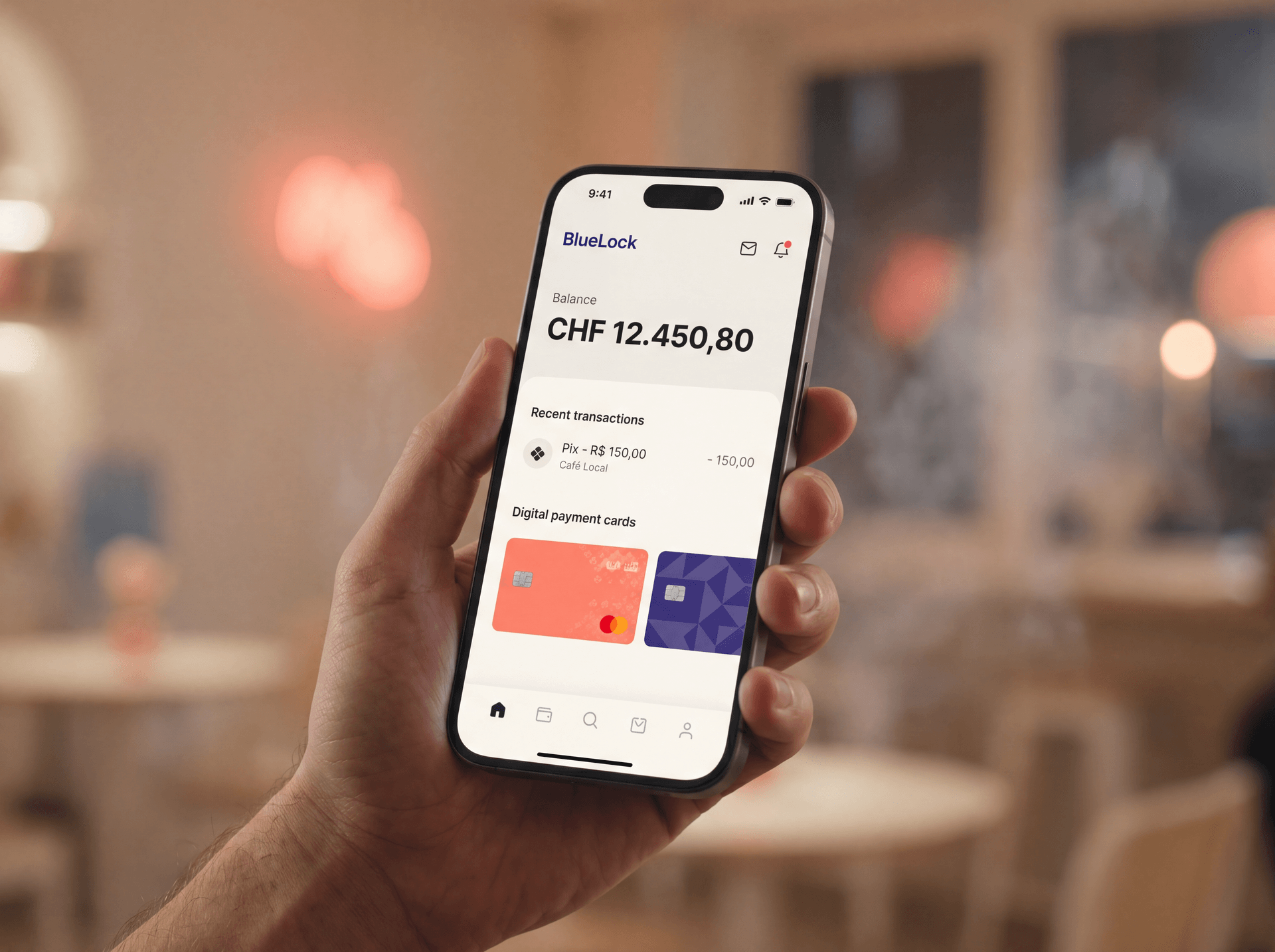 iPhone exibindo BlueLock app com saldo CHF em ambiente residencial brasileiro